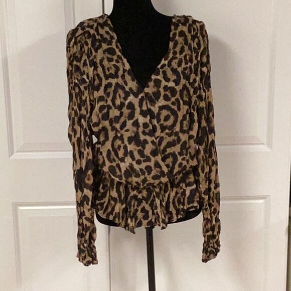 Lulu’s Leopard Blouse - Picture 1 of 4